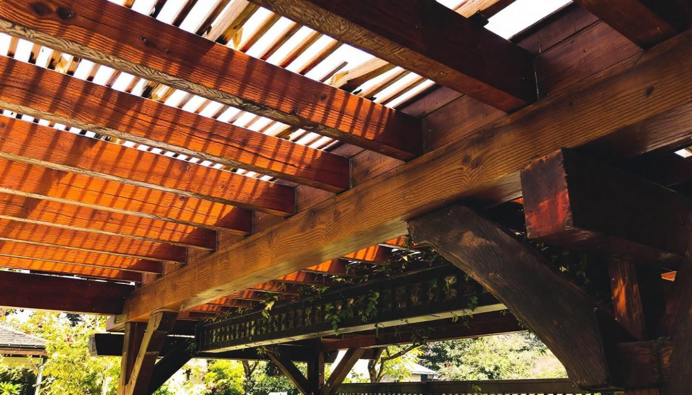 Comment choisir le meilleur bois pour votre préau ?